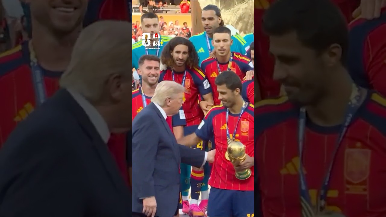 🇪🇸🏆🇺🇸 Donald Trump remet la Coupe du monde à l'Espagne ! #worldcup2026 #trump