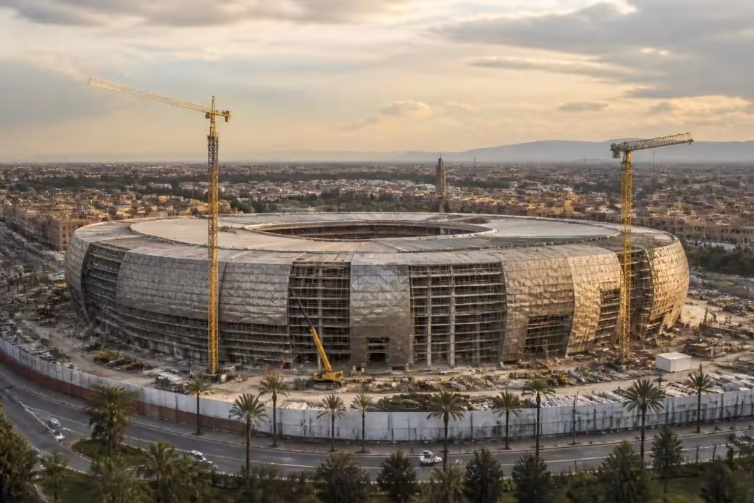 le grand stade de marrakech se prépare pour le mondial 2030 en fermant temporairement ses portes afin de subir une importante rénovation. découvrez les améliorations prévues pour accueillir le tournoi dans des conditions optimales.