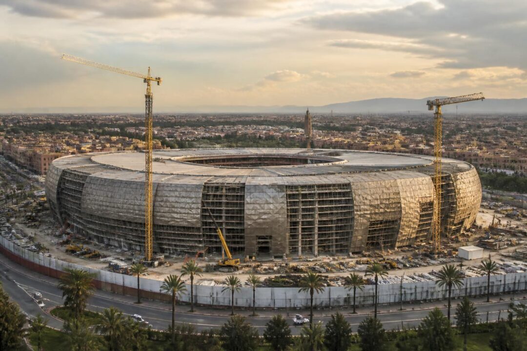 le grand stade de marrakech se prépare pour le mondial 2030 en fermant temporairement ses portes afin de subir une importante rénovation. découvrez les améliorations prévues pour accueillir le tournoi dans des conditions optimales.
