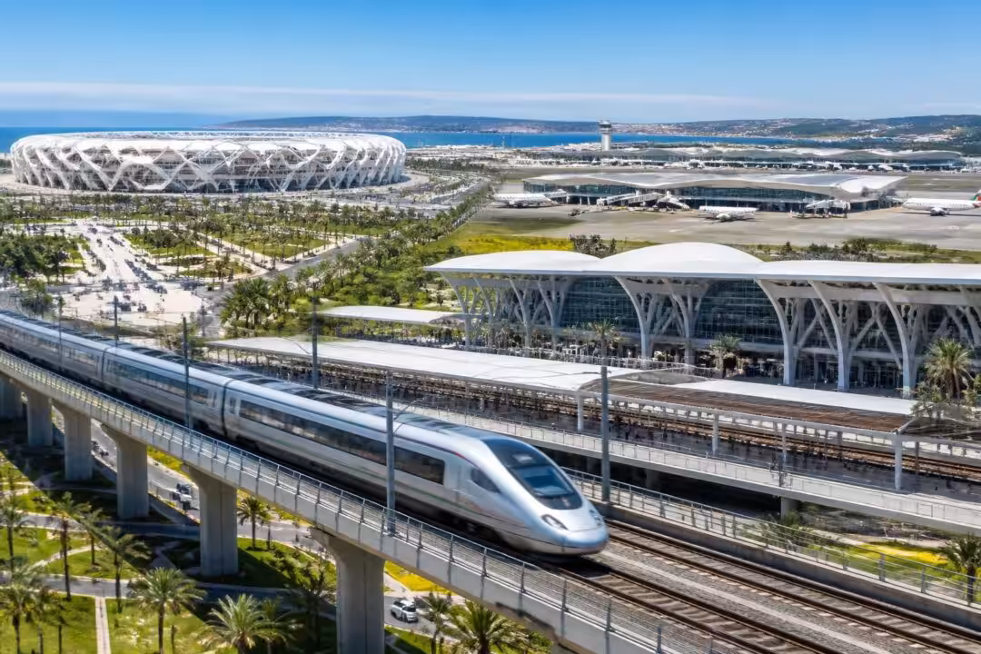 découvrez la nouvelle ligne de train à tanger qui connecte le grand stade, la gare centrale et l'aéroport ibn battouta, facilitant vos déplacements avec rapidité et confort.