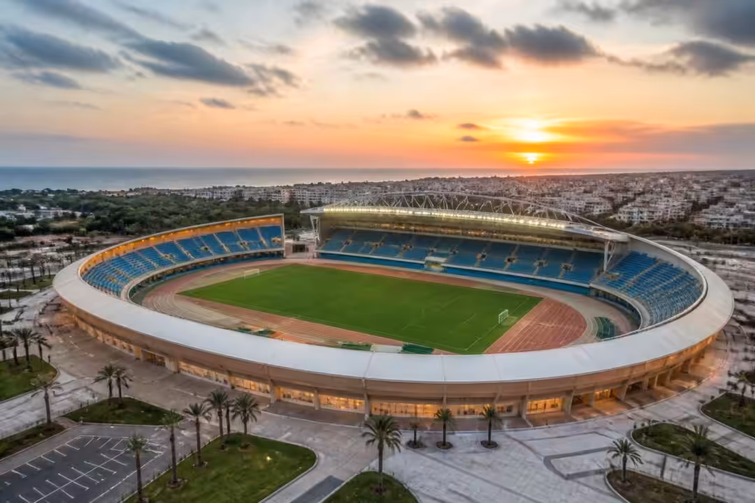 découvrez des images exclusives du grand stade d'agadir transformé, offrant un aperçu inédit de son nouveau visage et de ses installations modernisées.