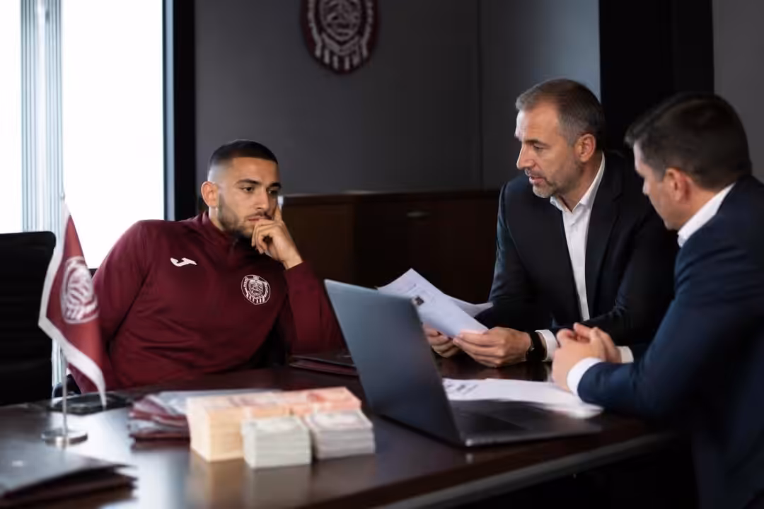 découvrez comment les prétentions salariales élevées de ziyech compliquent son transfert au cluj, freinant ainsi les négociations entre les deux clubs.